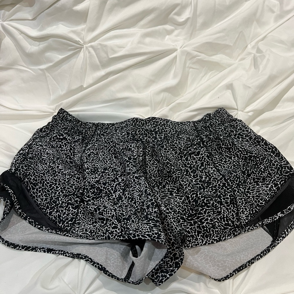 Cute lulu shorts amazing condition size 10